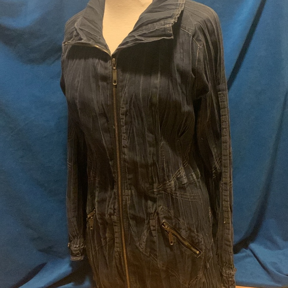 Bellissma cotton blend zip up size s, unique crinkle style jacket.